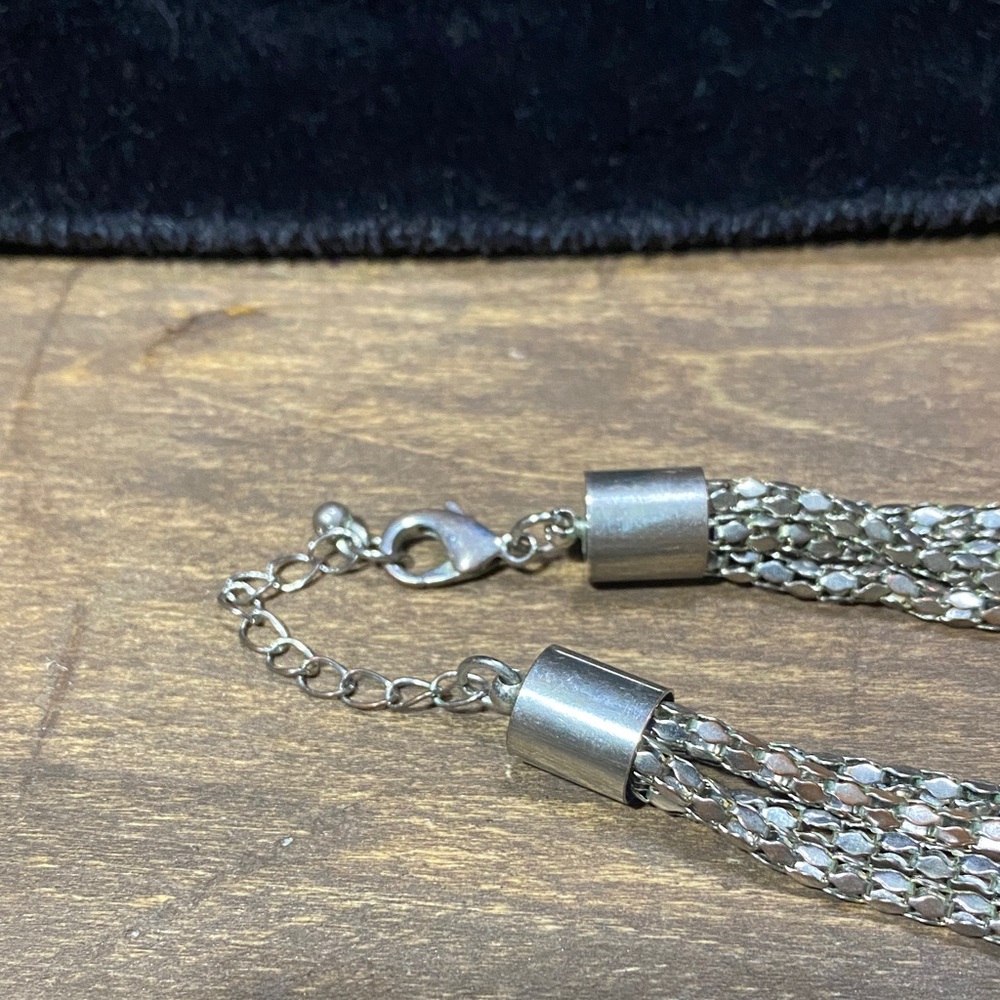 Chic Two-Tone Necklace With Interlocking Design - image 6